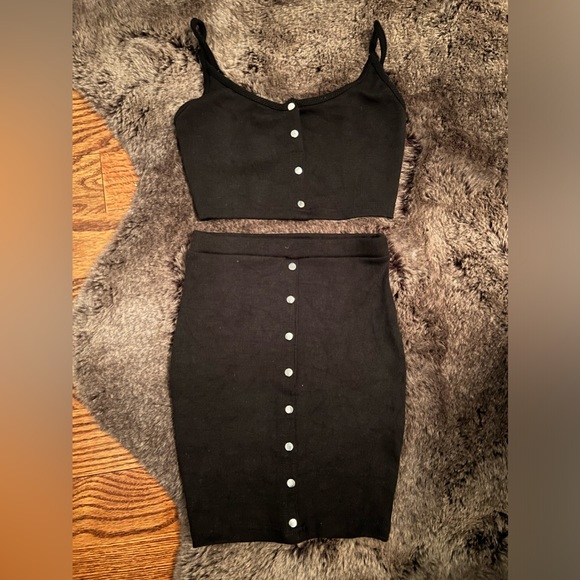 Fashion Nova black cropped skirt set - Picture 1 of 4
